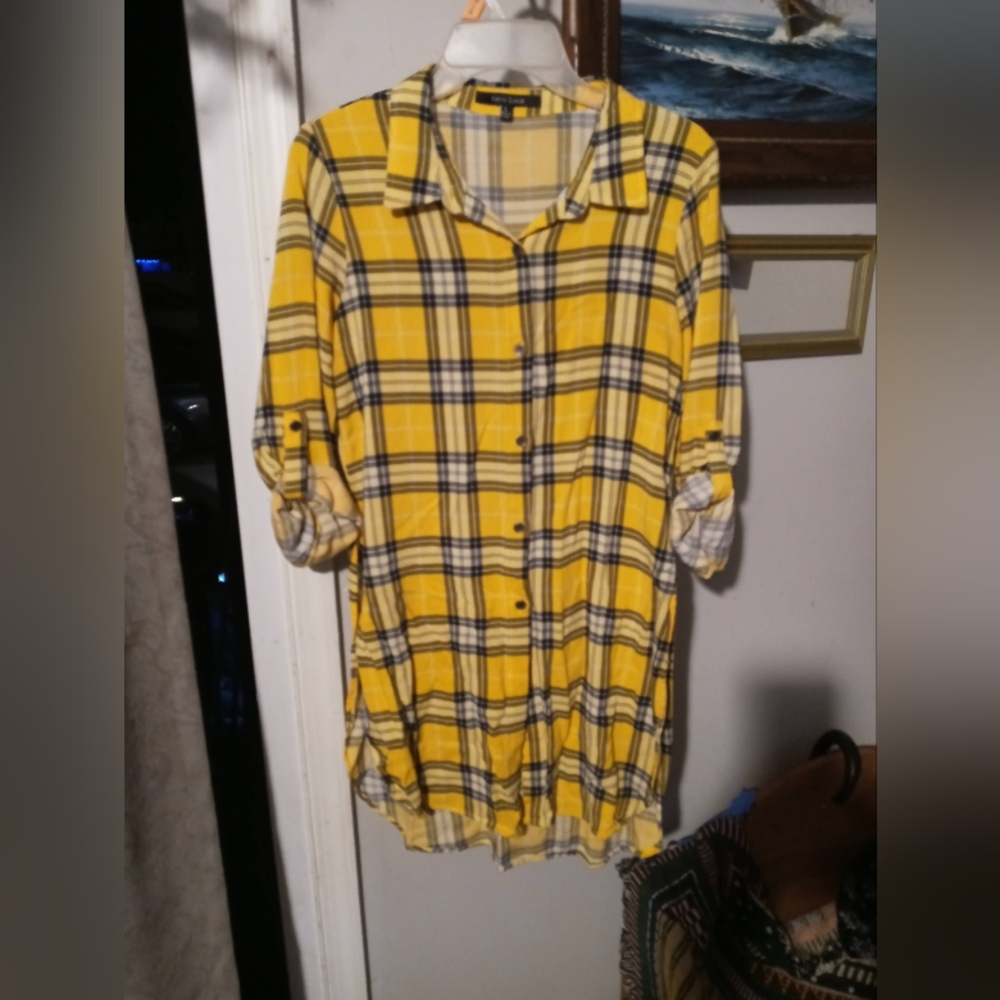 New Look Large Button-Up Blouse - Picture 2 of 6